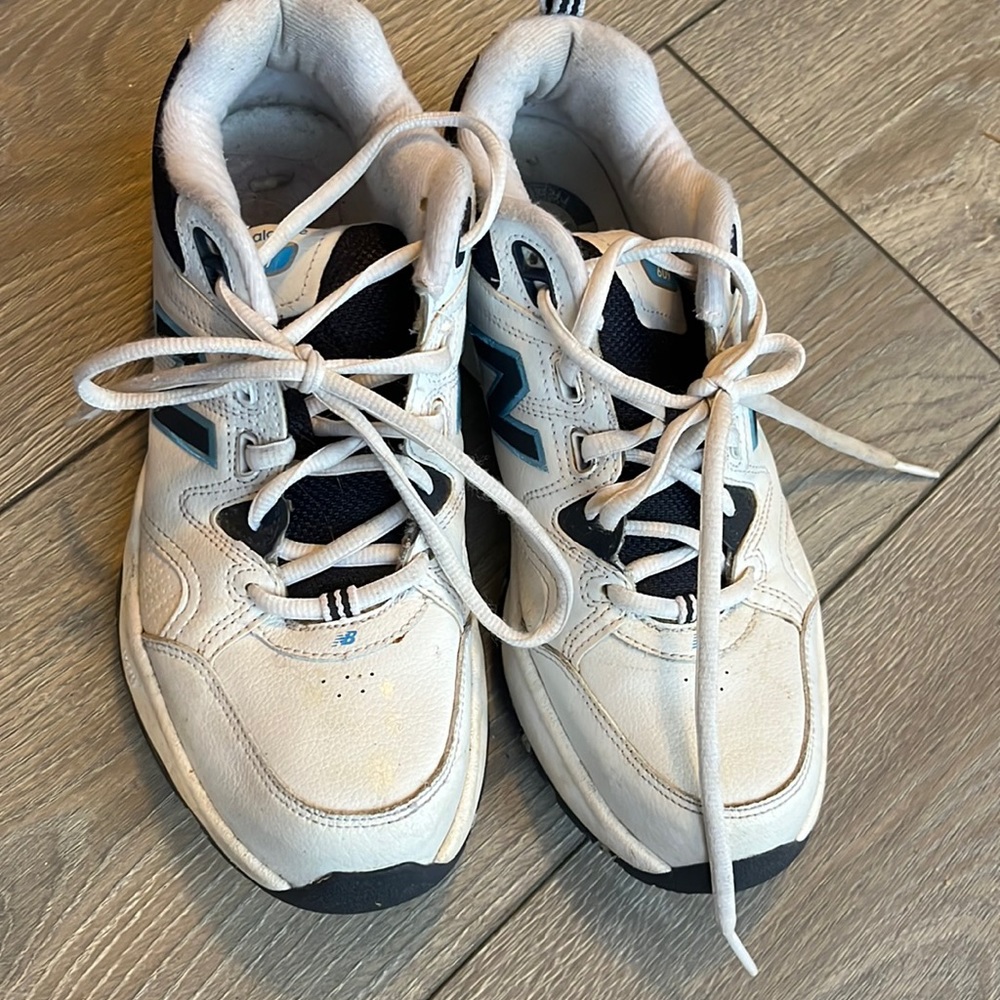 New balance sneakers, size 9 1/2 white and navy